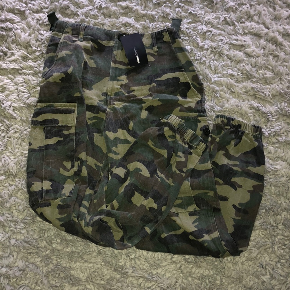 Cargo camo pants